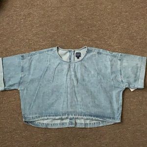 Gap Denim cropped button back shirt